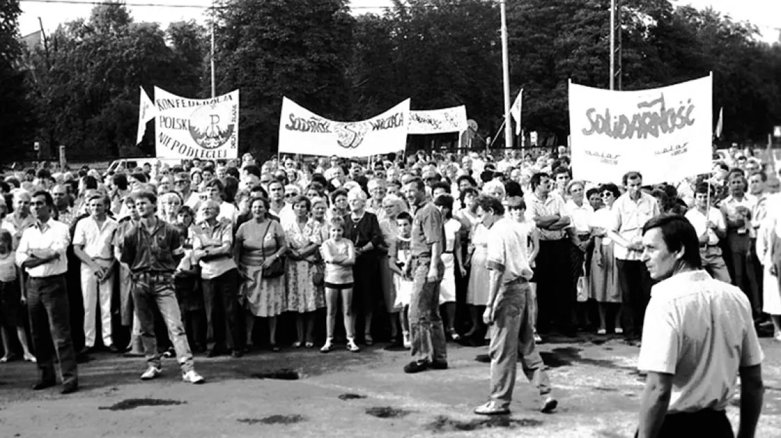Demonstracja wrocławskiej opozycji, koniec lat 80. / Fot. Z. Nowak / OŚRODEK „PAMIĘĆ I PRZYSZŁOŚĆ”