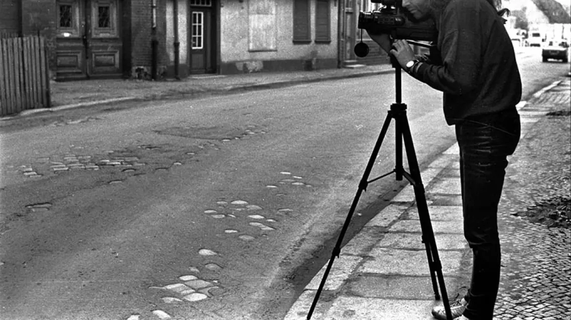 Siegbert Schefke dokumentuje podupadające miasta NRD. 1989 r.   / Fot. Robert-Havemann-Gesellschaft / ARAM RADOMSKI