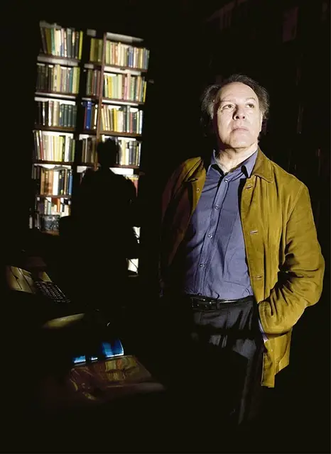 Javier Marías w swoim domu w Madrycie, kwiecień 2011 r. / Fot. Francis Tsang / GETTY IMAGES / FPM