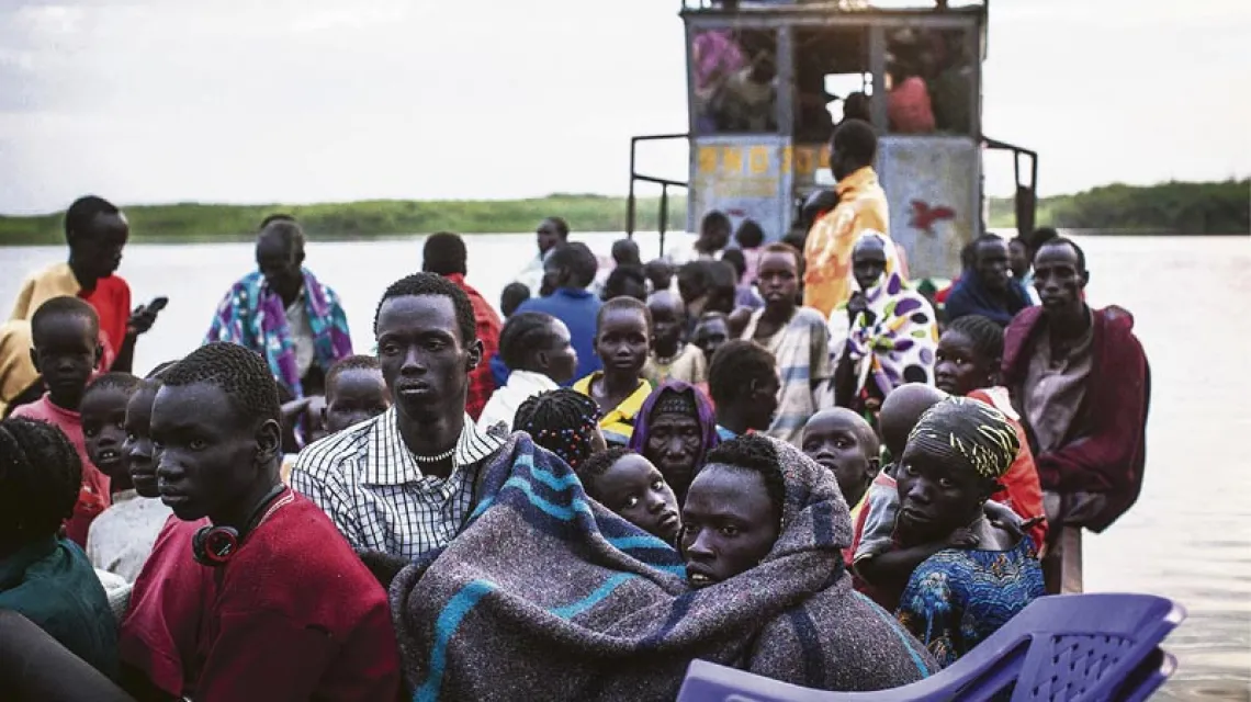 Mieszkańcy Sudanu Południowego uciekają przed wojną domową; 9 stycznia 2014 r. / Fot. Nichole Sobecki / AFP / EAST NEWS