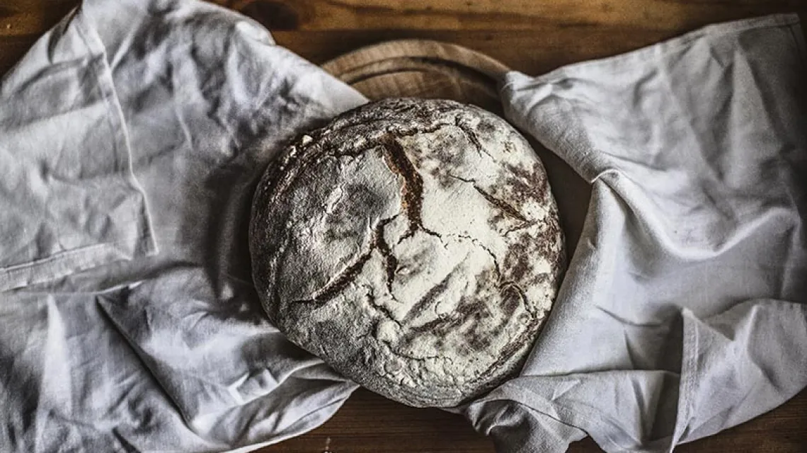 „Czynności związane z przygotowaniem chleba są bliskie rytuałowi, nie były nigdy tylko produkcją” – mówi o. Piotr Jordan Śliwiński w wywiadzie, który publikujemy na kolejnych stronach / Fot. Grażyna Makara