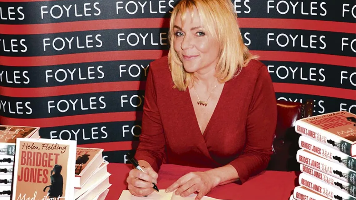 Helen Fielding i jej nowa książka „Bridget Jones: Mad About the Boy”. Księgarnia Foyles w Londynie, 10 października 2013 r. / Fot. Nils Jorgensen / POLARIS / EAST NEWS