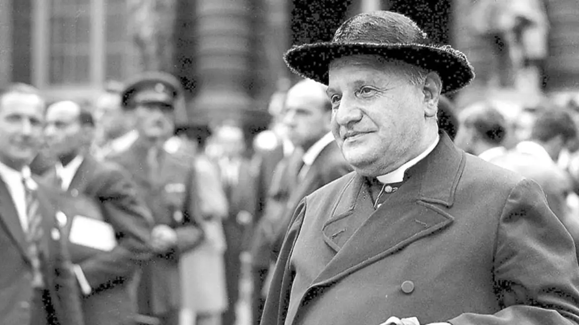 Kard. Angelo Giuseppe Roncalli, przyszły papież. Lipiec 1946 r. / Fot. Roger Viollet / EAST NEWS