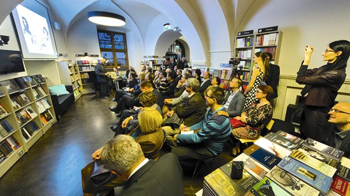 Wykład ks. prof. Michała Hellera, De Revolutionibus. Books & Cafe, Copernicus Center, Kraków, ul. Bracka, 2013 r. / Fot. Adam Walanus