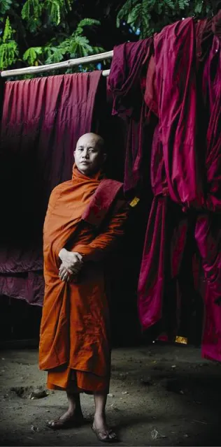 Buddyjski mnich Ashin Wirathu, przywódca antymuzułmańskiego ruchu 969, klasztor w Mandalay, Birma, listopad 2013 r. / Fot. JONAS GRATZER / LightRocket / Getty Images