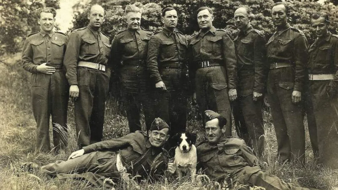 Antoni Szoszkiewicz, stoi drugi z lewej / Fot. Archiwum rodzinne