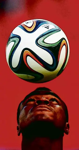 Napastnik Nigerii Emmanuel Emenike w mundialowym meczu z Argentyną. 24 czerwca 2014 r. / Fot. Jewel Samad / AFP / EAST NEWS