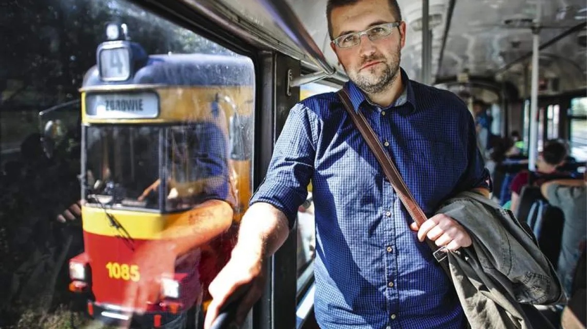 Łukasz Najder w tramwaju nr 46 na trasie Łódź–Zgierz, 4 września 2014 r. / Fot. Przemysław Kucharski dla „TP”