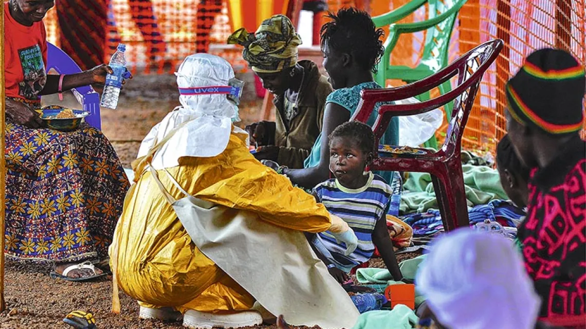 W epicentrum epidemii, Kailahun (Sierra Leone), sierpień 2014 r.  / Fot. Carl de Souza / AFP / EAST NEWS