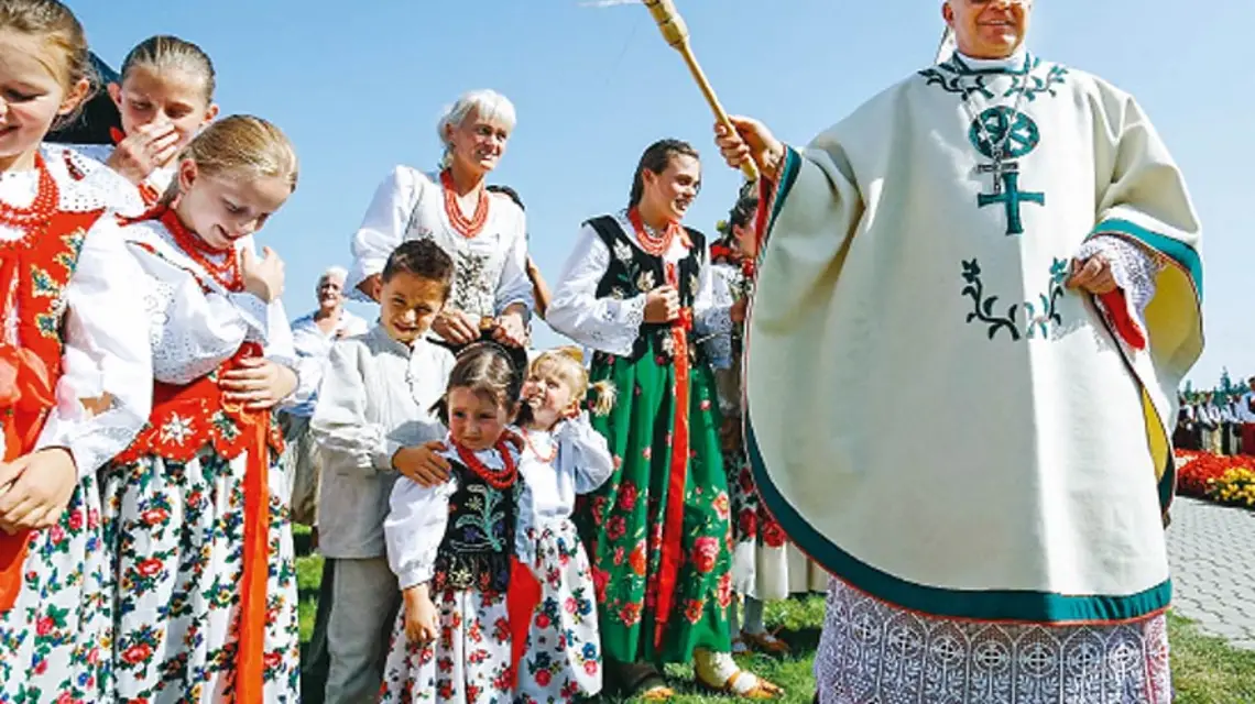 Abp Józef Wesołowski podczas dożynek w Ludźmierzu, wrzesień 2008 r. / Fot. Piotr Tumidajski / EAST NEWS