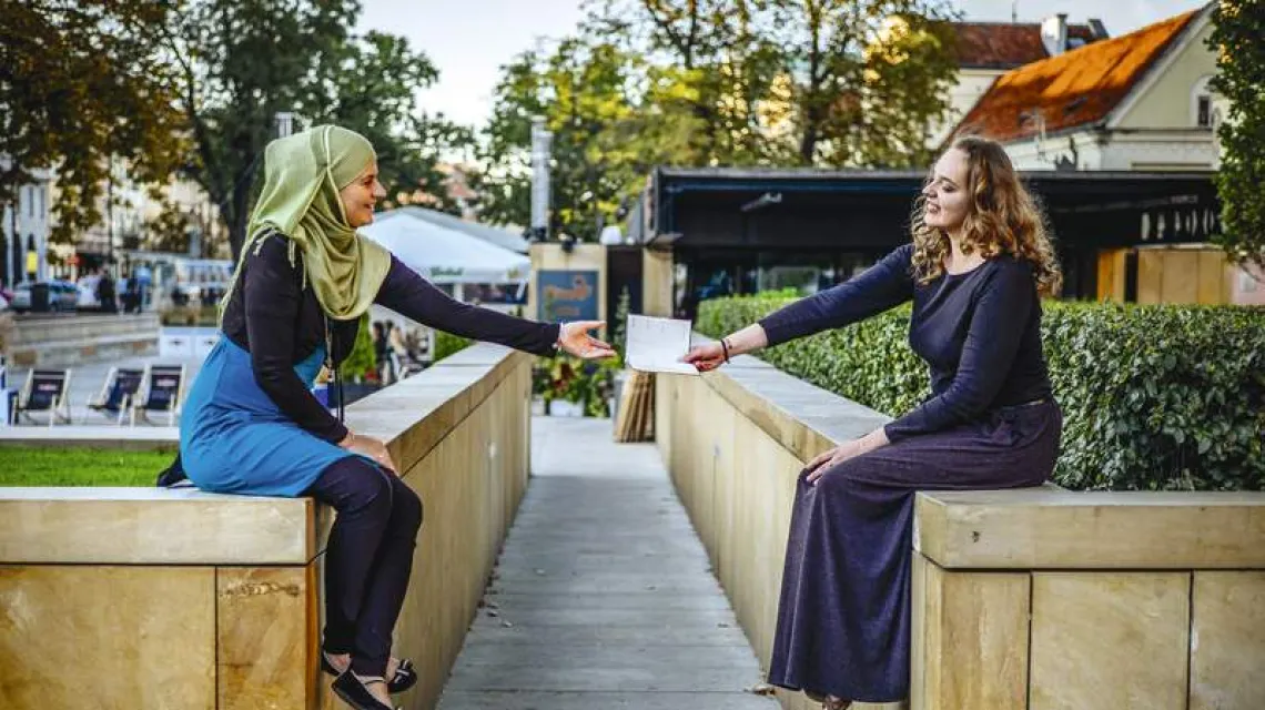 Scarlett (w hidżabie) i Joanna – konwertytki na islam. Warszawa, wrzesień 2014 r. / Fot. Maksymilian Rigamonti dla „TP”