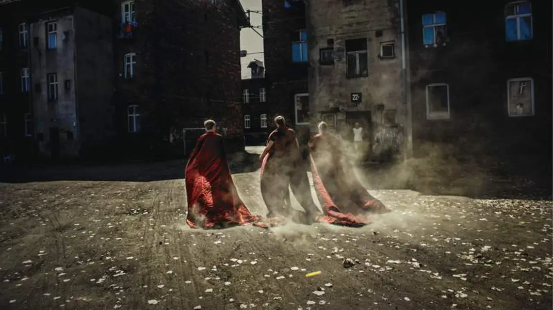 Esej fotograficzny „Kostium dla miasta” / Fot. Bartek Barczyk / PROJEKT CENTRUM SCENOGRAFII POLSKIEJ