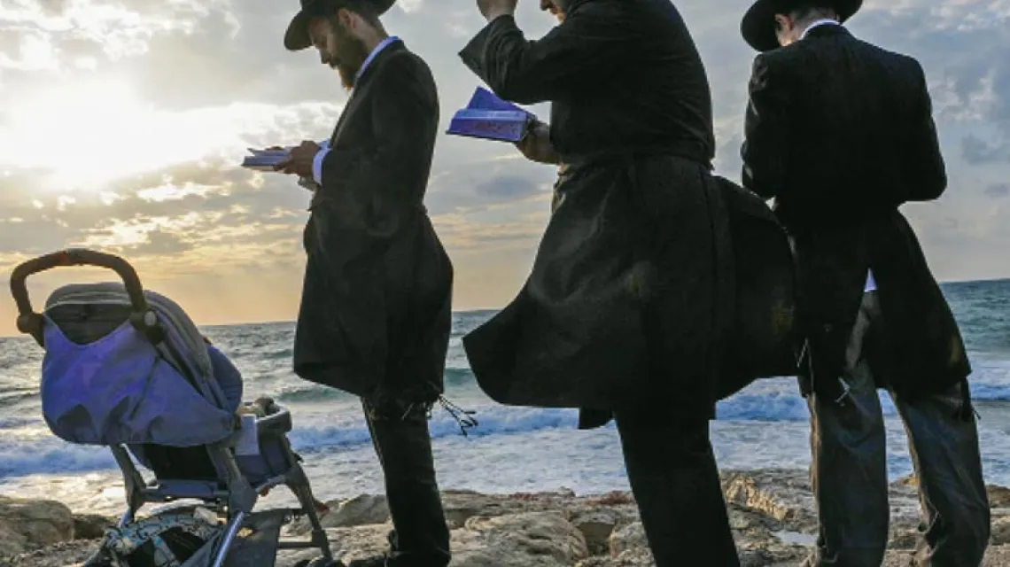 Żydzi modlą się w święto Rosz Haszana, Tel Awiw, wrzesień 2009 r. / Fot. Debbie Hill / EYEVINE / EAST NEWS