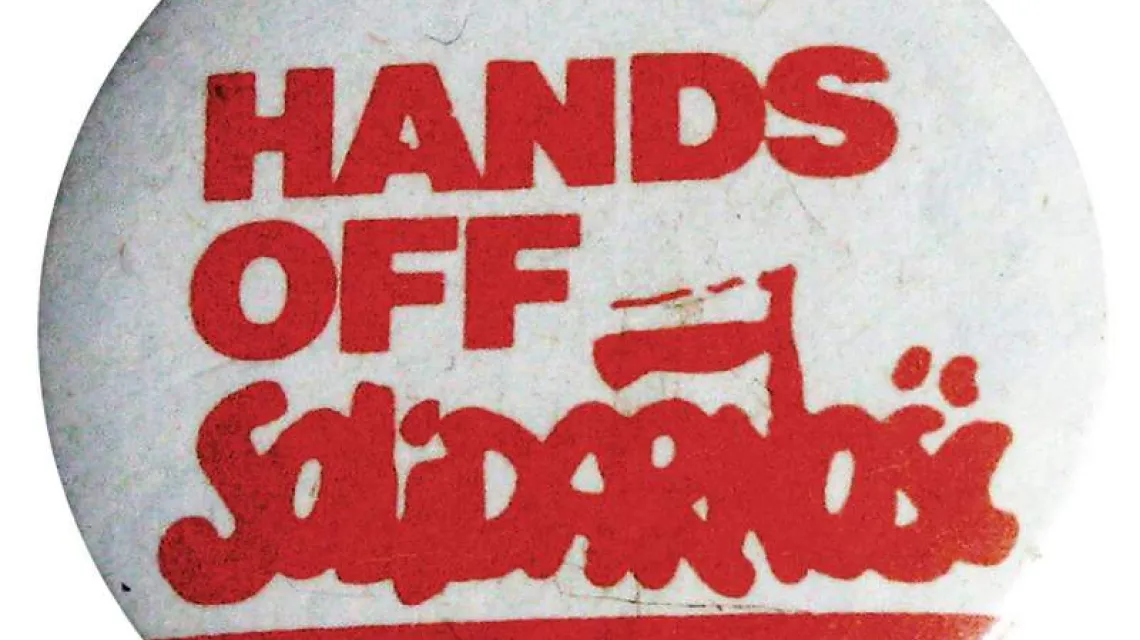 Plakietka, którą po 13 grudnia 1981 r. nosili na Zachodzie sympatycy Solidarności. / Fot. Archiwum Autora