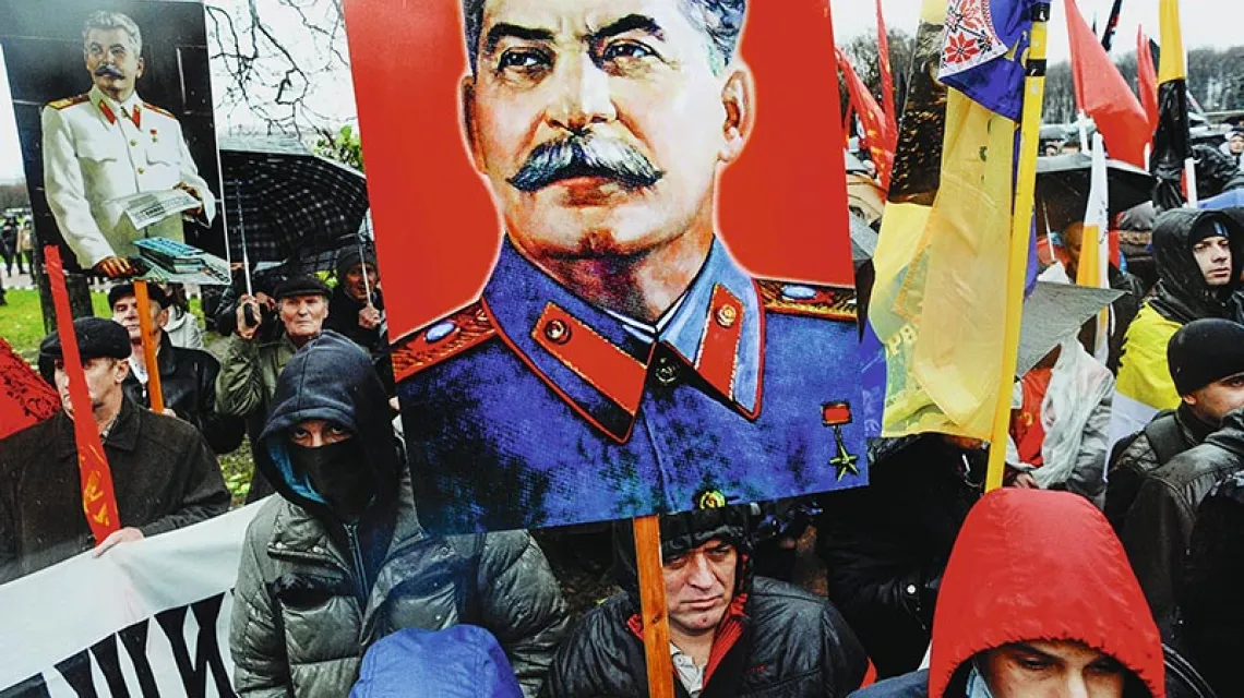 Od kilku lat 4 listopada jest obchodzony w Rosji jako Dzień Jedności Narodowej. Na zdjęciu: manifestacja w Petersburgu, 4 listopada 2013 r. / Fot. Olga Maltseva / AFP / EAST NEWS
