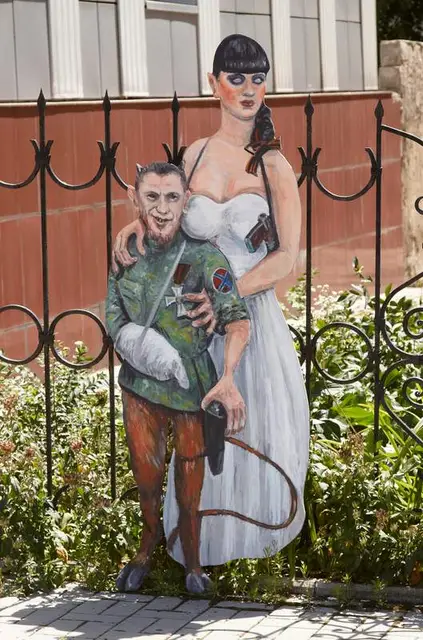 Uliczna instalacja-graffiti Zacharowa w Doniecku / Fot. Archiwum Serhija Zacharowa