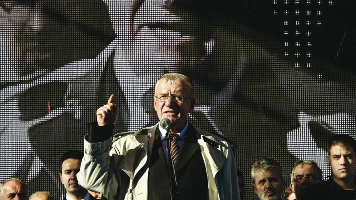 Vojislav Šešelj na wiecu w Belgradzie, 15 listopada 2014 r. / Fot. Andrej Isakovic / AFP / EAST NEWS
