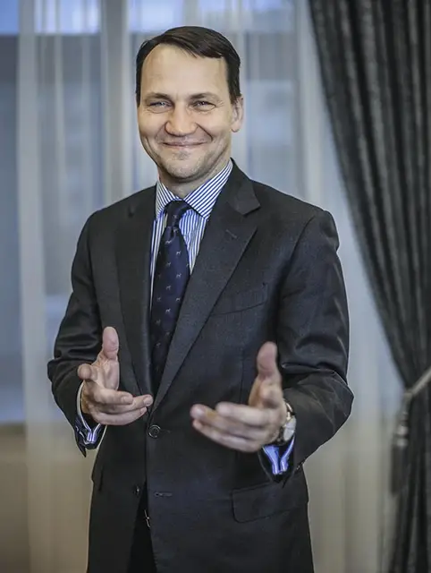 Radosław Sikorski, gabinet marszałka Sejmu, 18 grudnia 2014 r. / Fot. Grażyna Makara