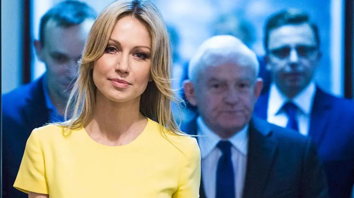 Magdalena Ogórek, a za nią Tomasz Kalita, Leszek Miller i Dariusz Joński z SLD, Warszawa, 9 stycznia 2015 r. / Fot. Andrzej Hulimka / REPORTER