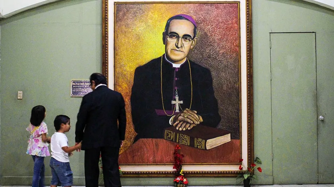 Portret abp. Romera, katedra w San Salvador, październik 2014 r.  / Fot. AFP / EAST NEWS
