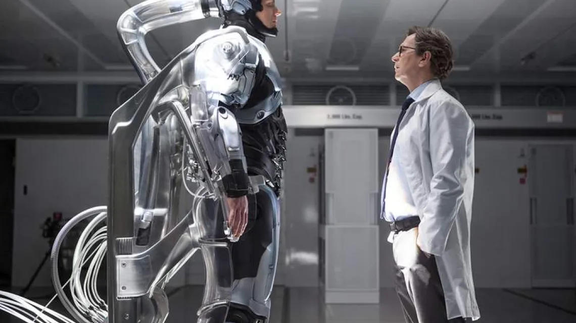 „Sprawiedliwy” policjant-robot z filmu „Robocop” w reż. Joségo Padilhy, 2014 r. / Fot. MATERIAŁY PRASOWE