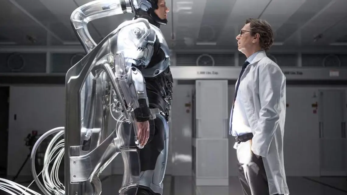 „Sprawiedliwy” policjant-robot z filmu „Robocop” w reż. Joségo Padilhy, 2014 r. / Fot. MATERIAŁY PRASOWE