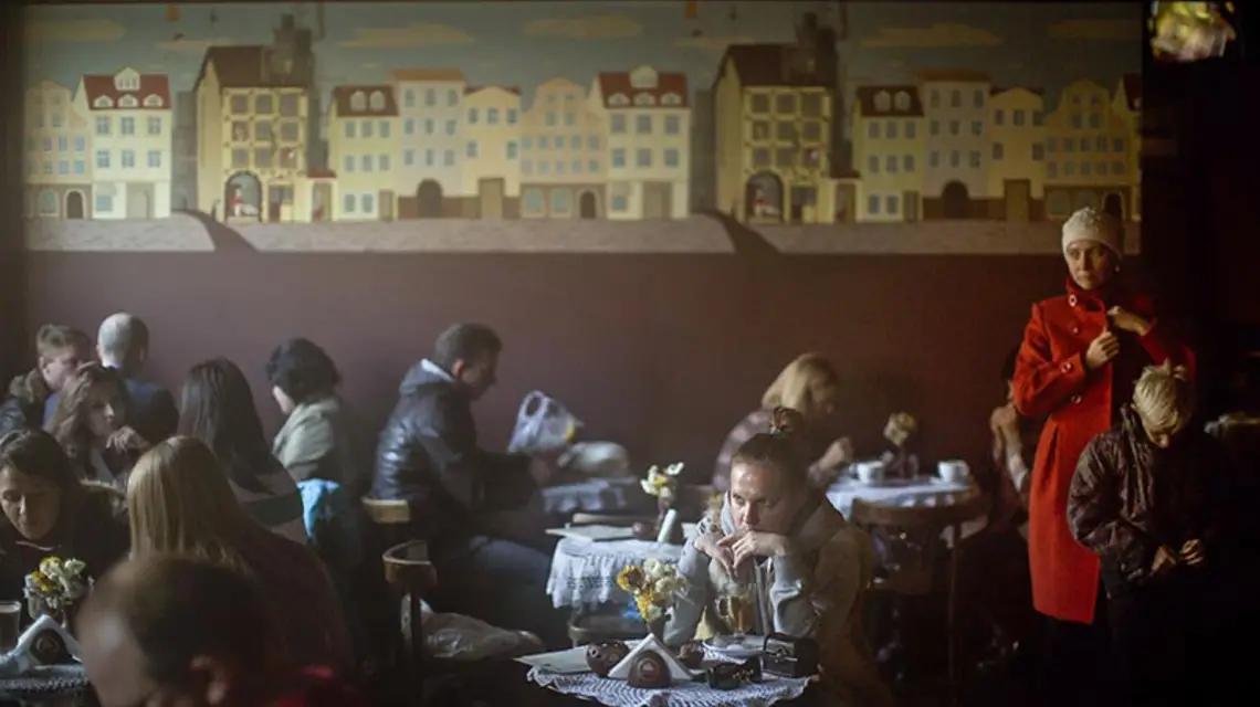 W kijowskiej kawiarni, jesień 2014 r. / Fot. Emilio Morenatti / AP / EAST NEWS