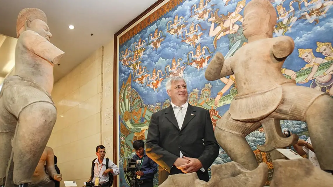 Kambodża świętuje powrót rzeźby hinduskiego wojownika, Phnom Penh, czerwiec 2014 r. / Fot. Sovannara / XINHUA PRESS / CORBIS