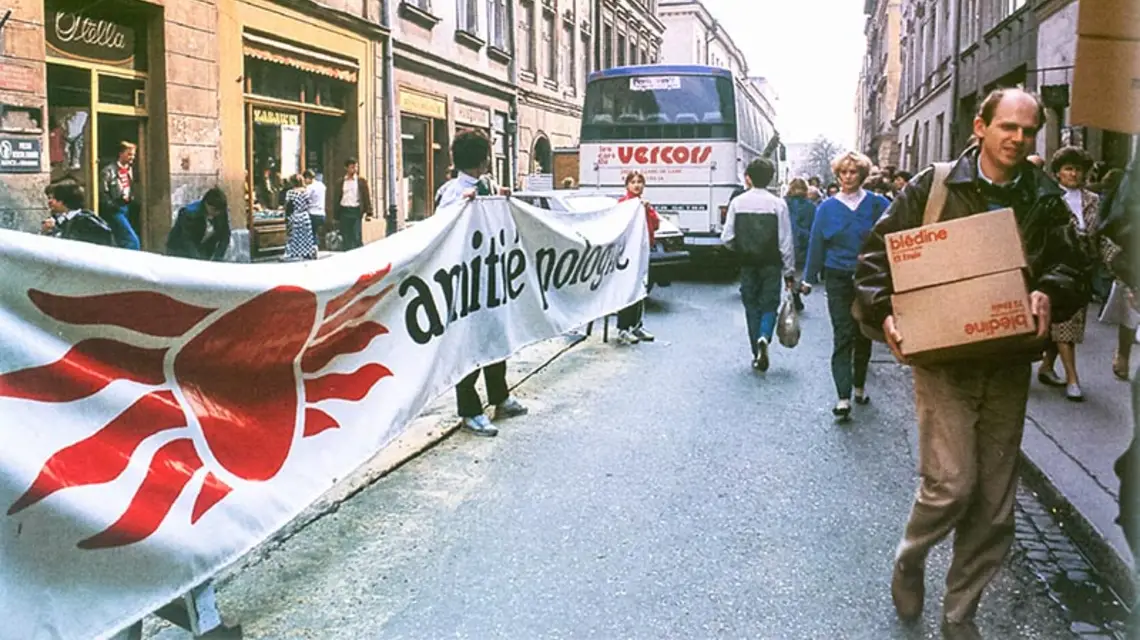 Konwój Amitié Pologne na ulicy Sławkowskiej w Krakowie, lata 80. / Fot. Archiwum Equilibre
