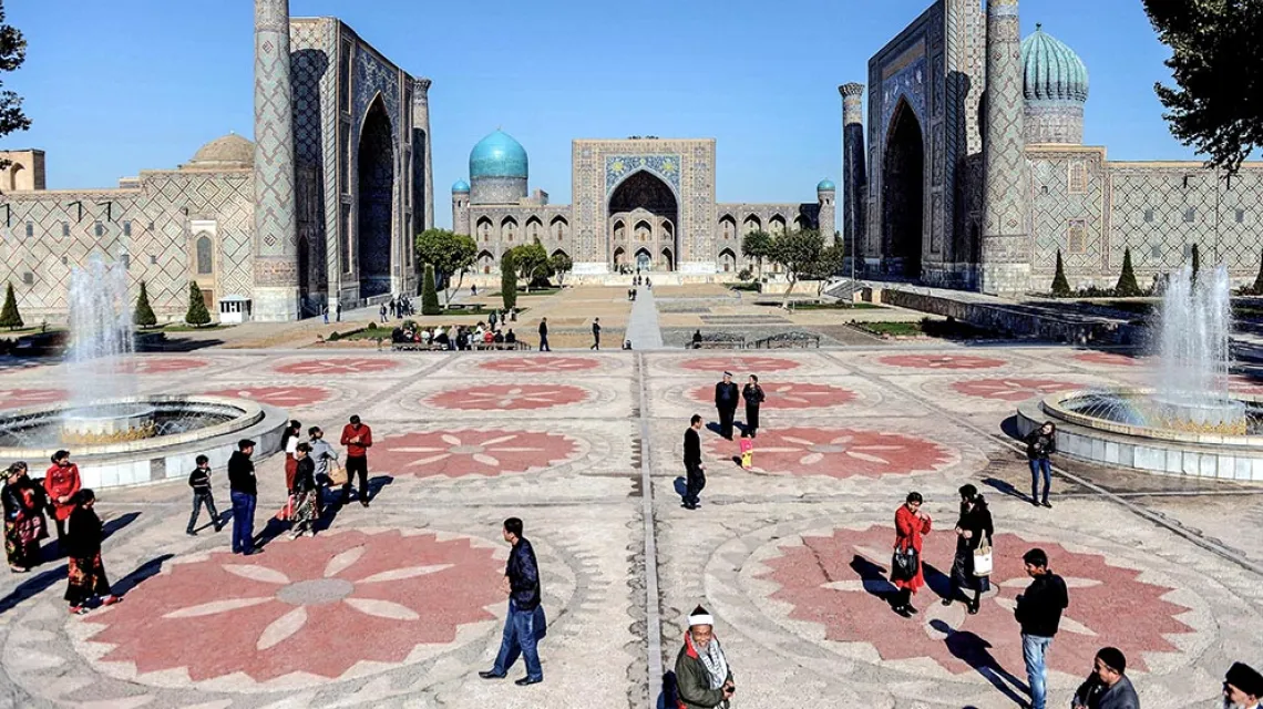 Samarkanda, drugie największe miasto Uzbekistanu. Prezydent tego kraju otwarcie nawiązuje do tradycji sprzed wieków – także tej sprawowania władzy. / Fot. Sadat / REPORTER