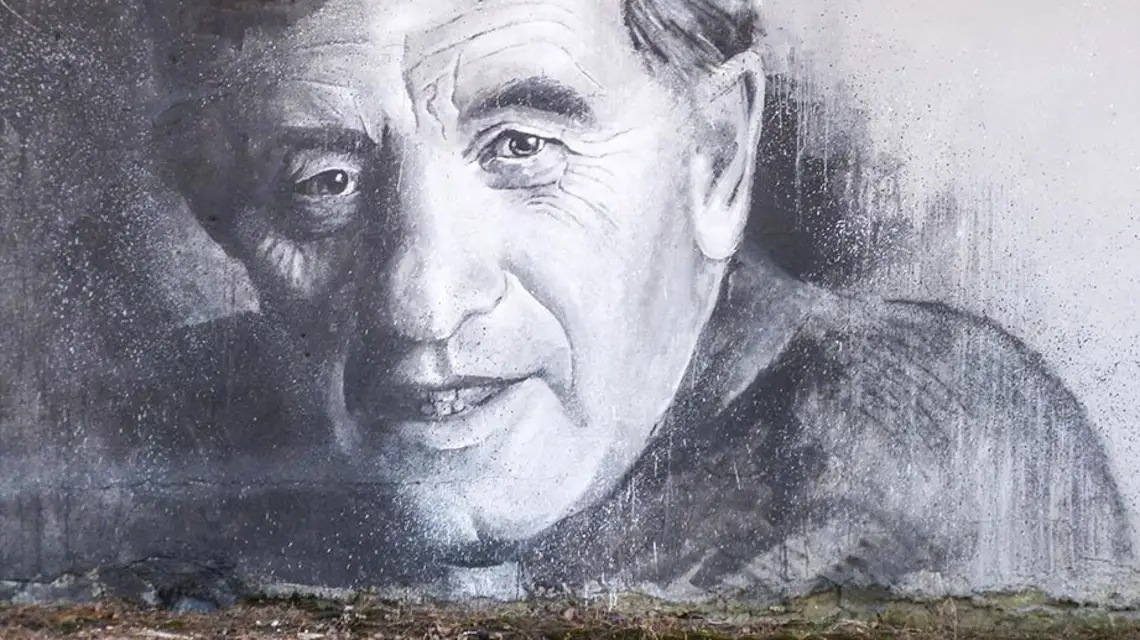 Mural poświęcony Tischnerowi w Starym Sączu (na budynku należącym do Zespołu Szkół jego imienia). / Fot. Wojciech Bonowicz