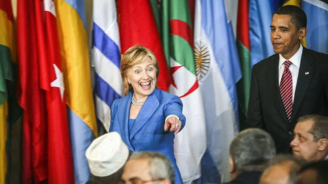 Hillary Clinton (ówczesna sekretarz stanu USA) z prezydentem Barackiem Obamą w siedzibie ONZ, Nowy Jork, 2009 r. / Fot. Patrick Andrade / REUTERS / FORUM