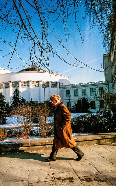 Przed Sejmem, Warszawa, luty 1996 r. / Fot. Sławomir Kamiński / AGENCJA GAZETA