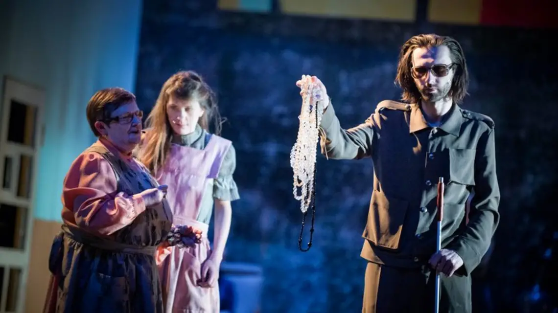 Scena z „Fausta” w reżyserii Michała Borczucha / Fot. Magda Hueckel / TEATR POLSKI W BYDGOSZCZY