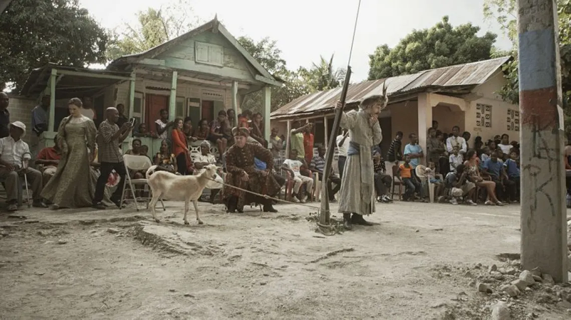 Kadr z filmu „Halka/Haiti. 18° 48’ 05” N 72° 23’ 01” W”, wyświetlanego w Polskim Pawilonie / Fot. C.T. Jasper, Joanna Malinowska