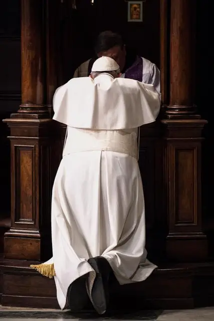 Nabożeństwo pokutne w bazylice św. Piotra, 13 marca 2015 r. / Fot. AFP PHOTO / OSSERVATORE ROMANO