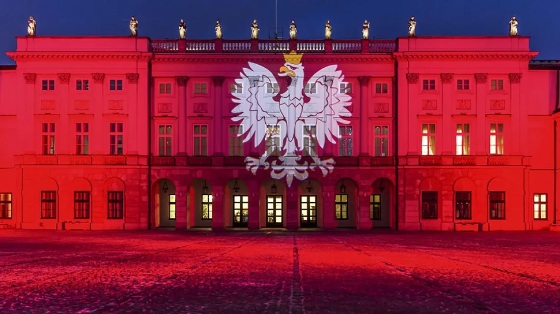 Iluminacja Pałacu Prezydenckiego z okazji 25. rocznicy zmiany konstytucji, 29 grudnia 2014 r.  / Fot. Tomasz Adamowicz / FORUM