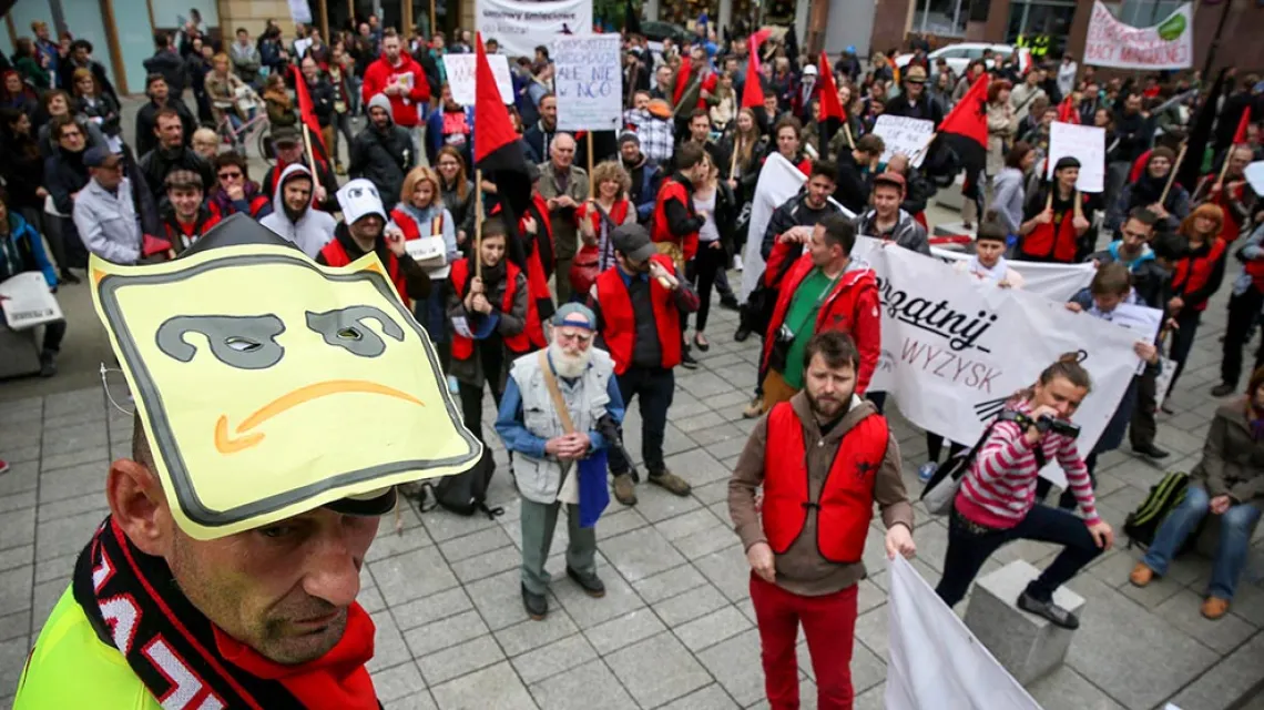 Demonstracja z okazji Dnia Prekariatu, Warszawa, 23 maja 2015 r. / Fot. Tomasz Gzell / PAP