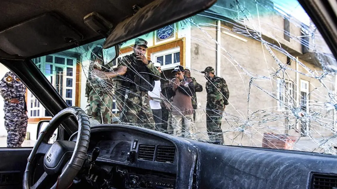 Posterunek pospolitego ruszenia Hashd al Shaabi w Tikricie, wiosna 2015 r. / Fot. Sebastian Backhaus / DPA / PAP
