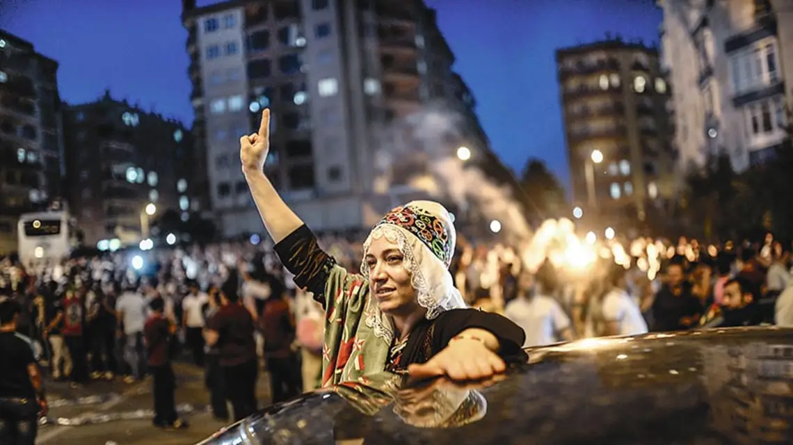 Powyborczy wiec zwolenników kurdyjskiej Demokratycznej Partii Ludowej, 7 czerwca 2015 r. / Fot. Bulent Kilic / AFP / EAST NEWS