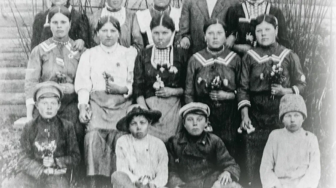 Młodzież z Bobrownik na „bieżeństwie”. Kazań, centralna Rosja, około roku 1916. / Fot. Archiwum rodzinne Andrzeja Dwojnycha