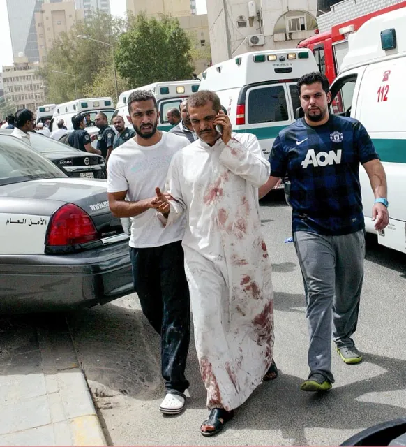 Po zamachu w szyickim meczecie w Kuwejcie, 26 czerwca 2015 r. / Fot. Yasser Al-Zayyat / AFP / EAST NEWS