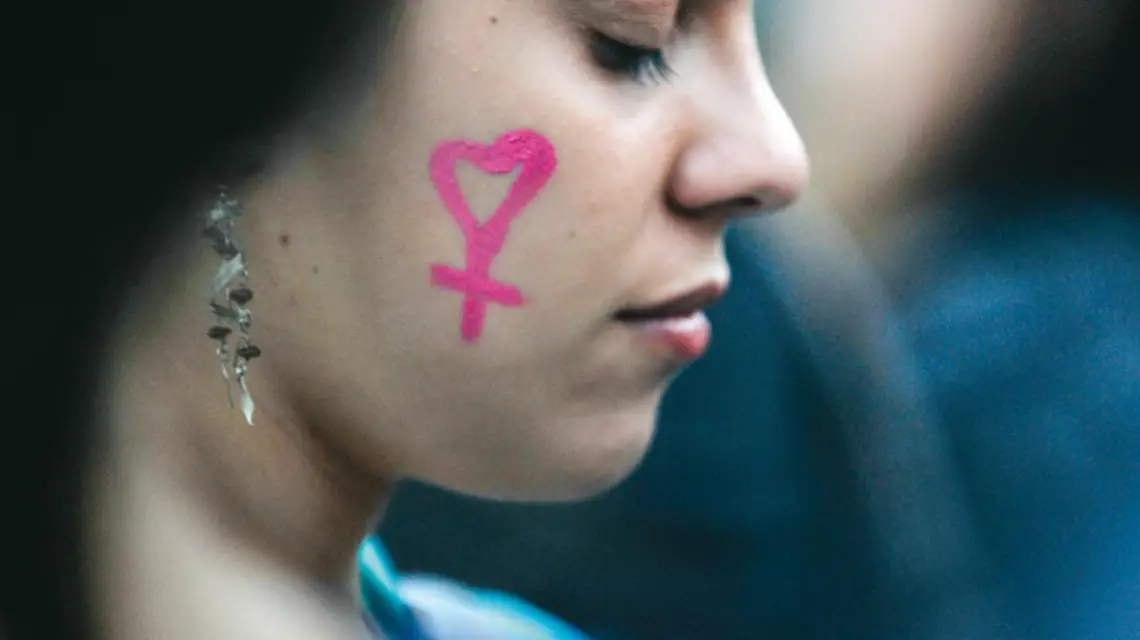 Uczestniczka demonstracji przed argentyńskim parlamentem pod hasłem „Koniec z kobietobójstwem!”. Buenos Aires, 3 czerwca 2015 r. / Fot. Enrique Garcia Medina / EPA / PAP