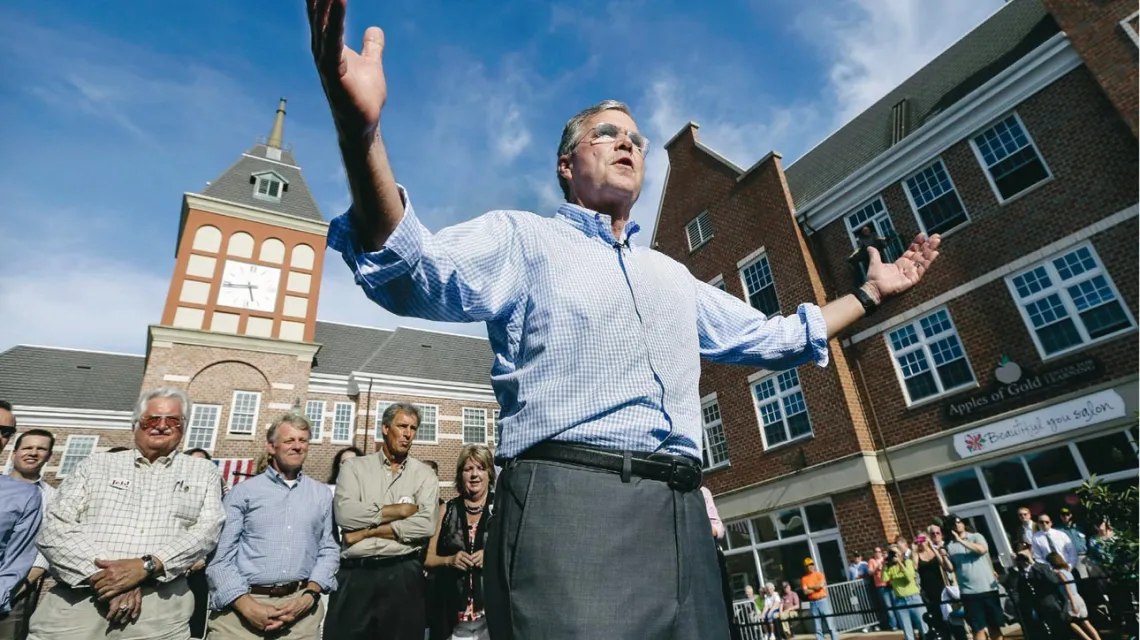 Jeb Bush, republikański kandydat na prezydenta USA, przemawia na wiecu wyborczym. Pella, Iowa, czerwiec 2015 r. / Fot. Charlie Neibergall / AP / EAST NEWS