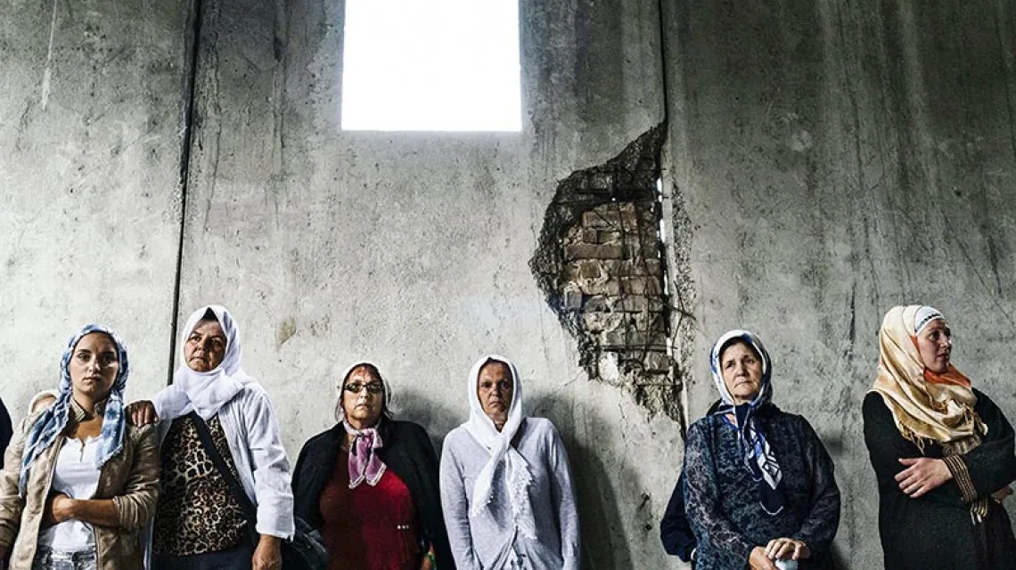 Bośniaczki – wdowy i matki ofiar masakry w Srebrenicy, Potočari, 9 lipca 2015 r. / Fot. Dimitar Dilkoff / AFP / EAST NEWS