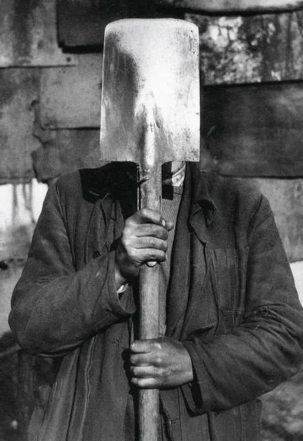 Jerzy Lewczyński, „Nieznany”, z cyklu „Głowy wawelskie”, 1959. Ze zbiorów Muzeum w Gliwicach / 