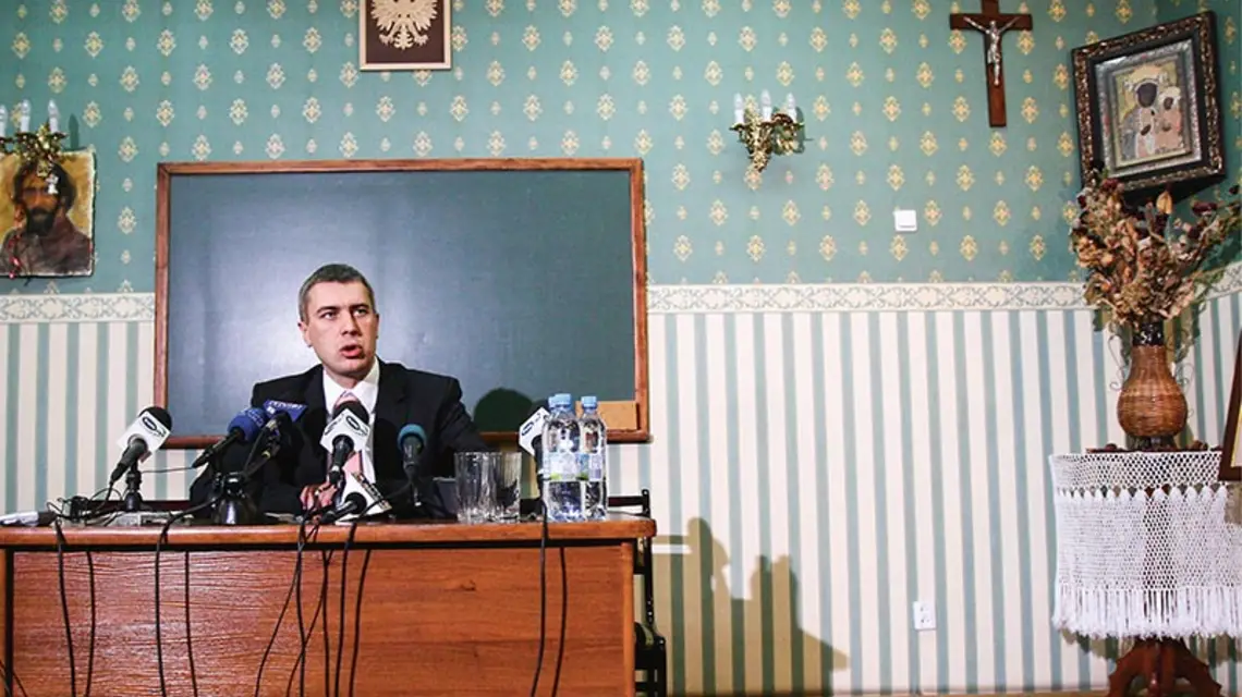 Minister edukacji Roman Giertych podczas konferencji prasowej w Zespole Szkół Katolickich w Białymstoku, listopad 2006 r. / Fot. Agnieszka Sadowska / AGENCJA GAZETA