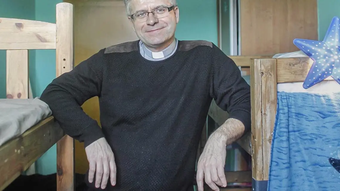 Ksiądz Bogdan Peć, dyrektor Katolickiego Ośrodka Dom Nadziei w Bytomiu, styczeń 2014 r. / Fot. Dawid Chalimoniuk / AGENCJA GAZETA
