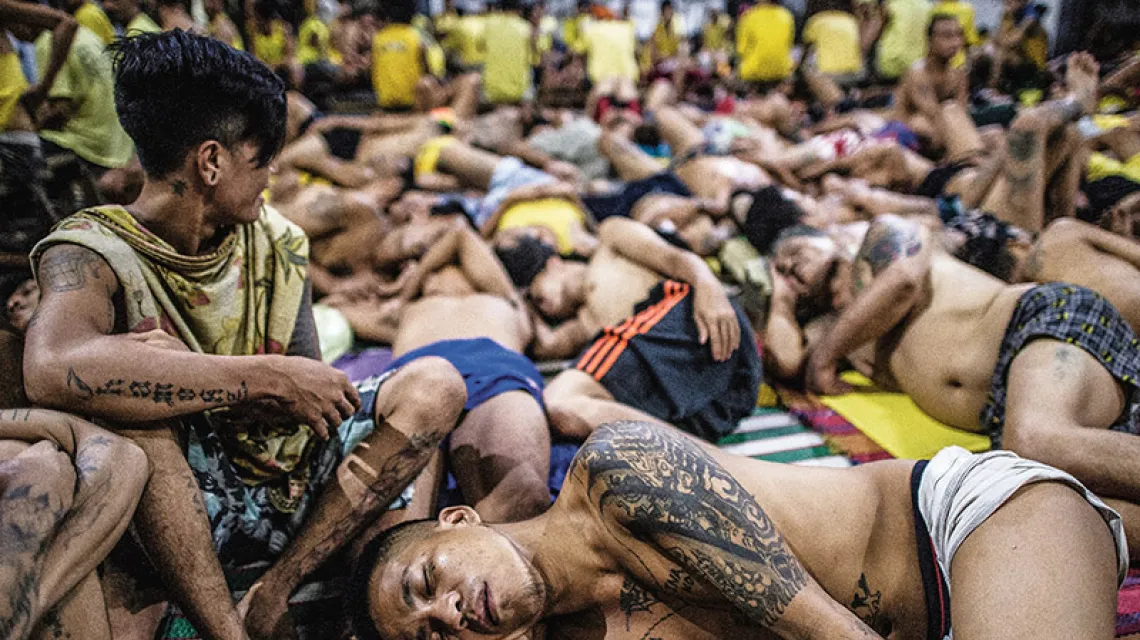 W stołecznym więzieniu, przeznaczonym dla 800 osób, przebywa dziś 3800 aresztowanych. Manila, Filipiny, 21 lipca 2016 r. / Fot. Noel Celis / AFP / EAST NEWS