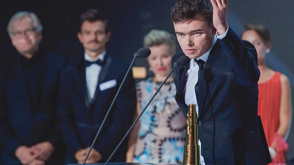 Jan Matuszyński, nagrodzony Złotymi Lwami reżyser filmu „Ostatnia rodzina”. Gala 41. Festiwalu Filmowego w Gdyni, 24 września 2016 r. / Fot. Adam Warżawa / PAP